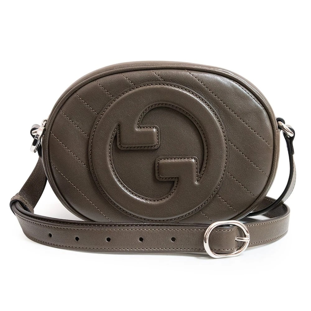 GUCCI BLONDIE SHOULDER BAG: GUCCI Blondie Shoulder Bag Brand: GUCCI Type/Style: Shoulder Bag Material: Calfskin (Cowhide) Color: Brown Size: W: 20cm x H: 15cm x D: 7cm Accessories: None Accessories Notice: When purchasing