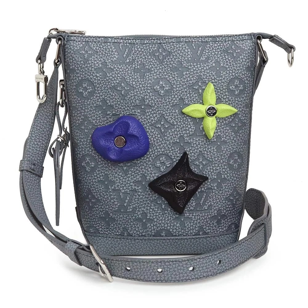 LOUIS VUITTON CLIMBING HOBO CRUISER SHOULDER BAG: LOUIS VUITTON Climbing Hobo Cruiser Shoulder Bag Brand: LOUIS VUITTON Type/Style: Shoulder Bag Material: Taurillon Leather Color: Gray Size: W: 21cm x 15cm x H: 24cm x D: 9cm Accessories: None