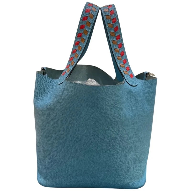 HERMES TRESSAGE D STAMP BLUE NUIT, ROUGE: HERMES Tressage D Stamp Blue Nuit, Rouge Brand: HERMES Type/Style: Shoulder Bag Material: Epson Color: Blue Nord Rouge Gold/SV Hardware Size: W: 22cm / H: 21.5cm / D: 18cm Accessories: None
