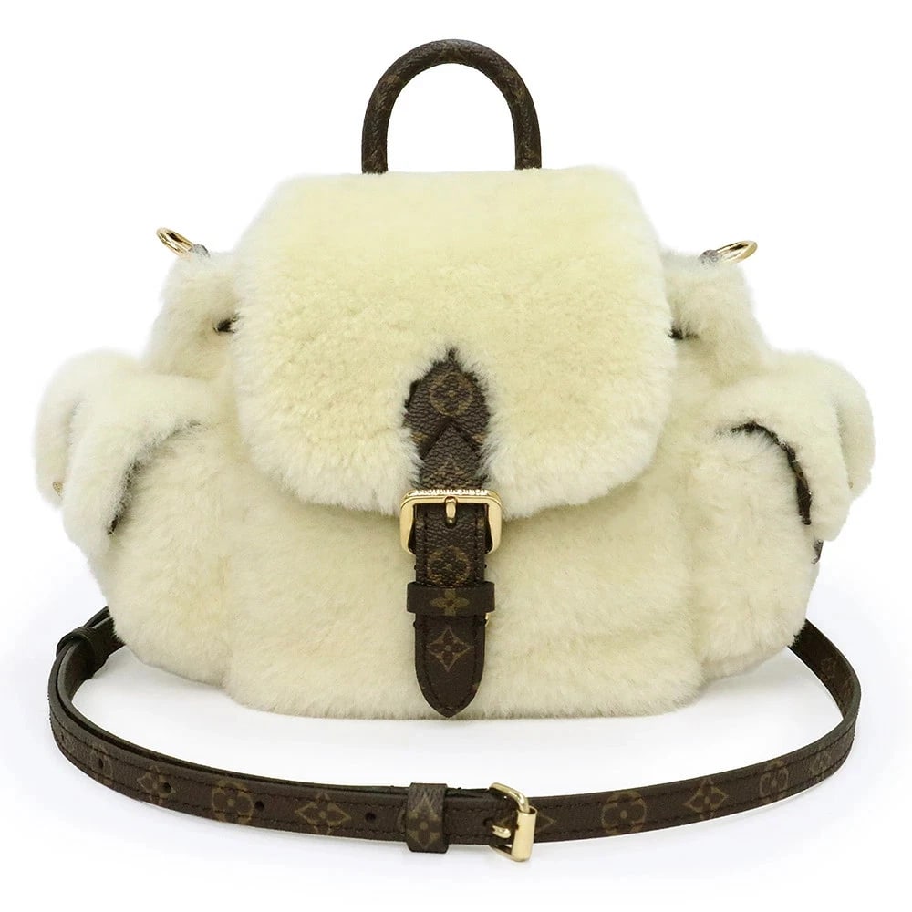 LOUIS VUITTON MONOGRAM CREME BEIGE SHOULDER BAG: LOUIS VUITTON Monogram Creme Beige Shoulder Bag Brand: LOUIS VUITTON Type/Style: Shoulder Bag Material: Shearling / Monogram Color: Complaint Size: W: 17cm x H: 16cm x D: 12cm Accessories: None