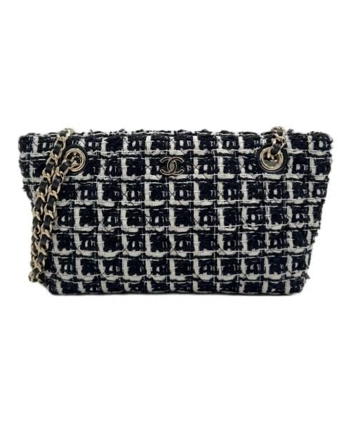 CHANEL CHAIN TWEED BAG: CHANEL Chain Tweed Bag Brand: CHANEL Type/Style: Handbag Material: Tweed Fabric Color: Black X White Size: H:11.0cm / W:17.0cm / D:4.0cm Accessories: None Accessories Notice: When purchasi