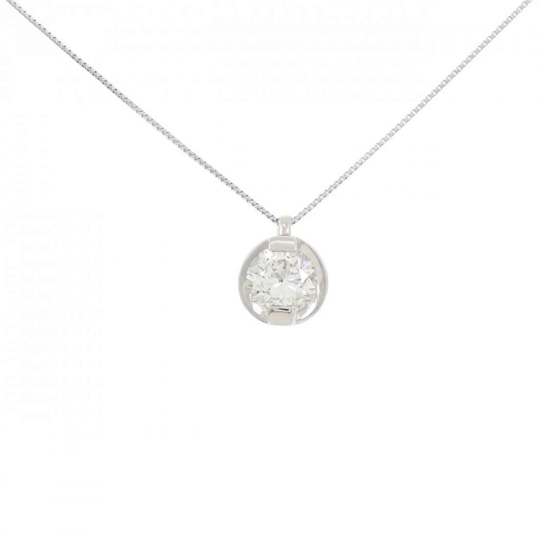PT900/PT850 DIAMOND NECKLACE: PT900/PT850 Diamond Necklace Brand: Unbranded Type/Style: Diamond Necklace Material: PT900/PT850, Color: PT Size: Actual Size Pendant length approx. x width approx.: 10.4mmx8.2mm Chain maximum width