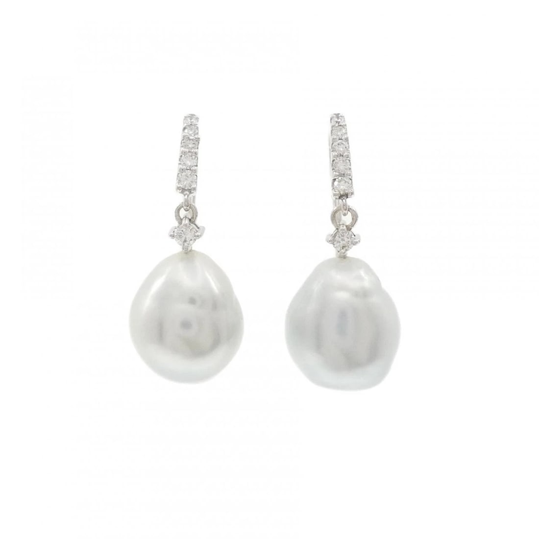 K18WG WHITE BUTTERFLY PEARL PIERCE: K18WG White Butterfly Pearl Pierce Brand: Unbranded Type/Style: Pierce/Earring Material: K18WG, Color: WG Size: Actual Size Approximate dimensions (height x width): 26.1cm x 10.5cm Accessories: None