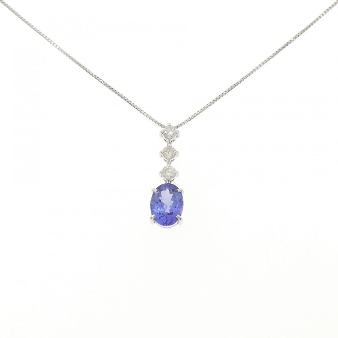 PT900/PT850 TANZANITE NECKLACE: PT900/PT850 Tanzanite Necklace Brand: Unbranded Type/Style: Tanzanite Necklace Material: PT900/PT850, Main Stone Tanzanite Color: PT Size: Size Length 40cm Accessories: None Accessories No