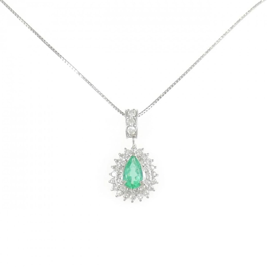 PT900/PT850 EMERALD NECKLACE: PT900/PT850 Emerald Necklace Brand: Unbranded Type/Style: Emerald Necklace Material: PT900/PT850, Main Stone Emerald Color: PT Size: Size Length 45cm Accessories: None Accessories Notice: When