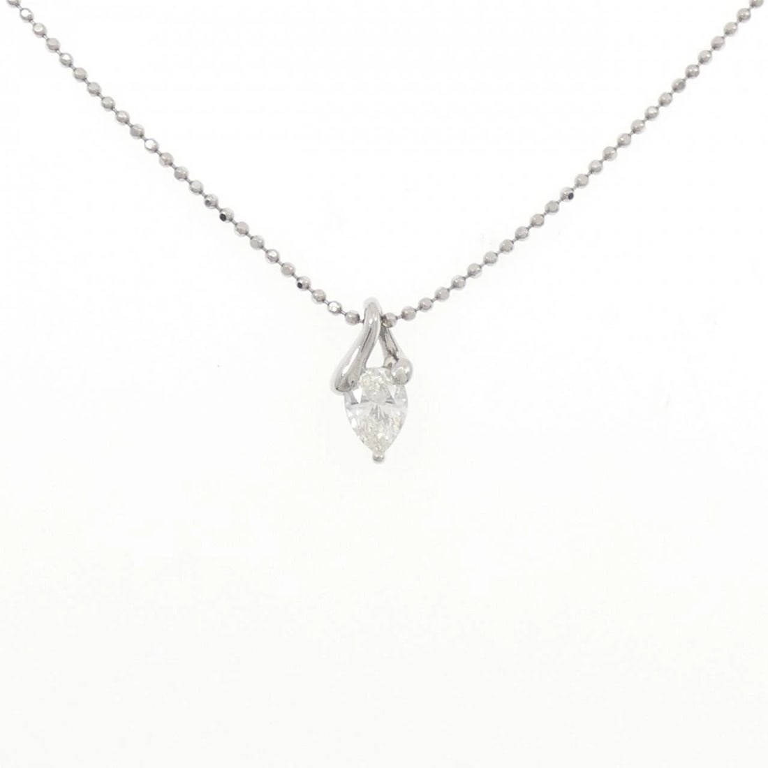 PT900/PT850 DIAMOND NECKLACE: PT900/PT850 Diamond Necklace Brand: Unbranded Type/Style: Diamond Necklace Material: PT900/PT850, Color: PT Size: Size Length 40cm Accessories: None Accessories Notice: When purchasing pre-owned