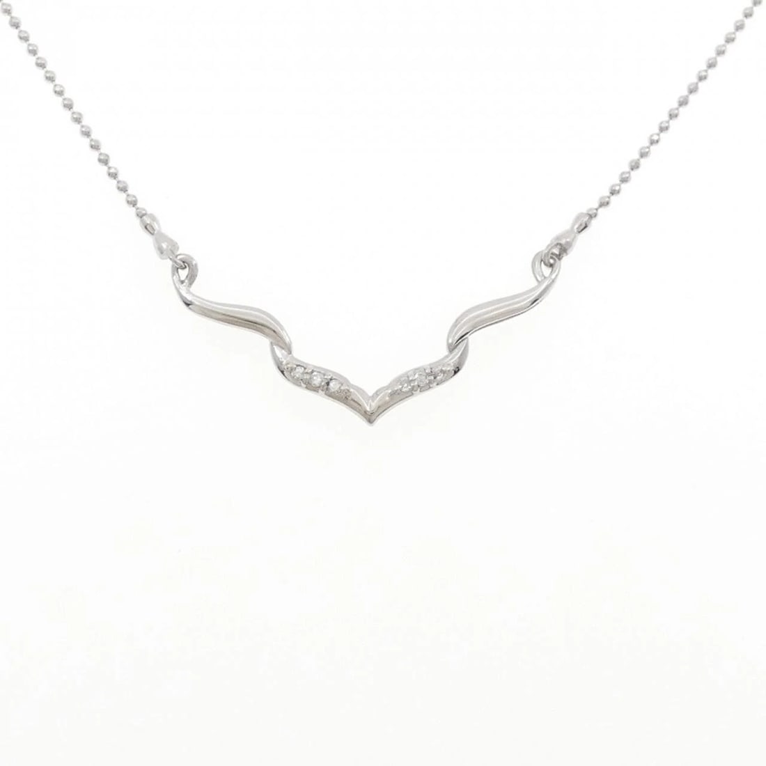 PT900/PT850 DIAMOND NECKLACE: PT900/PT850 Diamond Necklace Brand: Unbranded Type/Style: Diamond Necklace Material: PT900/PT850, Color: PT Size: Size Length 40cm Accessories: None Accessories Notice: When purchasing pre-owned