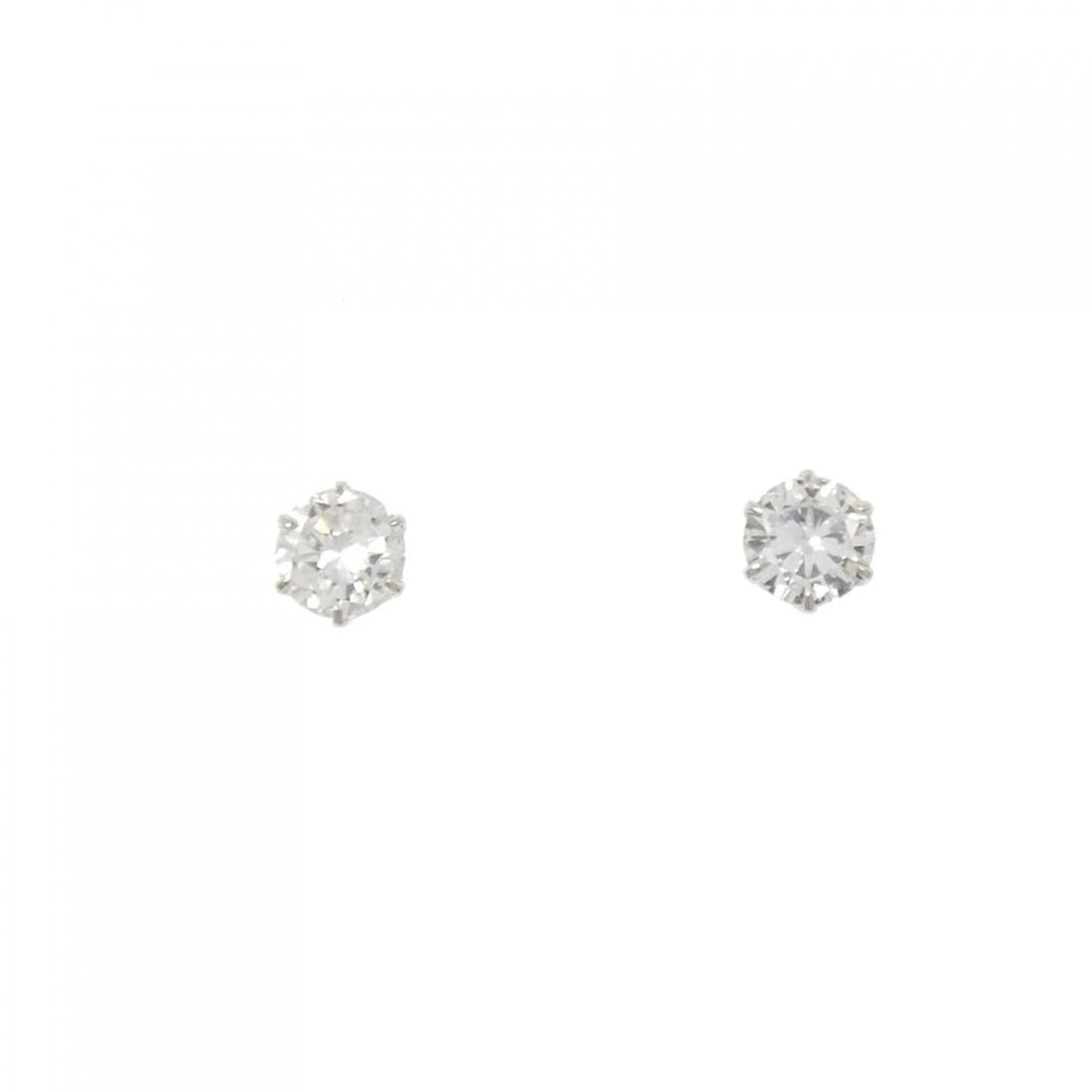 PT900 SOLITAIRE DIAMOND PIERCE: PT900 Solitaire Diamond Pierce Brand: Unbranded Type/Style: Diamond Pierce/Earring Material: PT900, Color: PT Size: Actual Size Approx. height x width: 4.3mm x 3.9mm Accessories: None Accessories