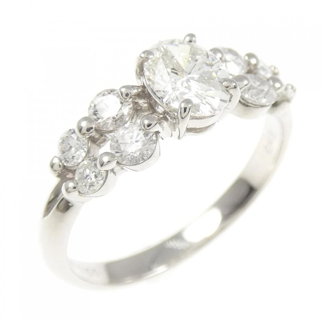 PT900 DIAMOND RING: PT900 Diamond Ring Brand: Unbranded Type/Style: Diamond Ring Material: PT900, Color: PT Size: US6 1/4 Accessories: None Accessories Notice: When purchasing pre-owned goods, please refer to the photos