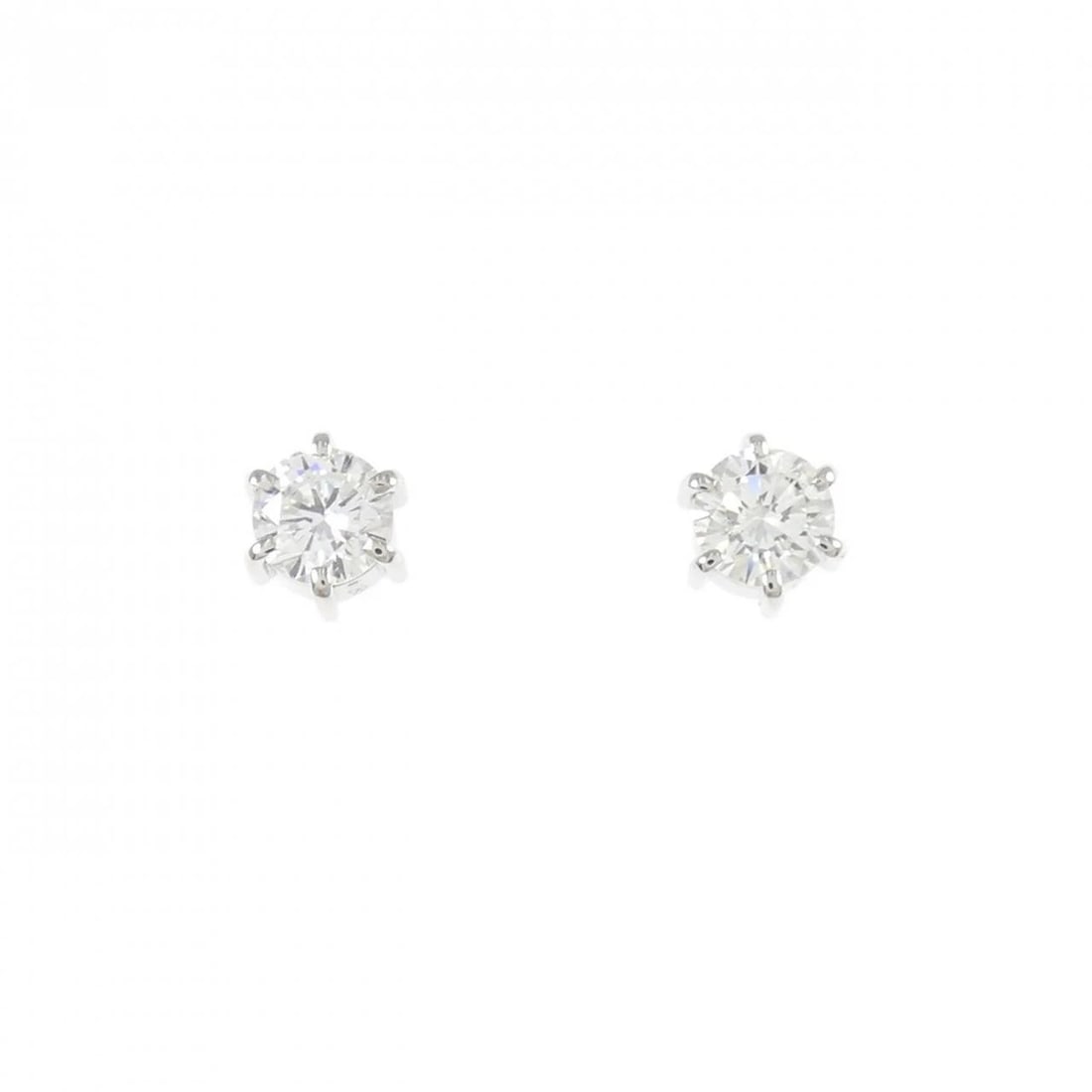 PT900 DIAMOND PIERCED EARRINGS: PT900 Diamond Pierced Earrings Brand: Unbranded Type/Style: Pierce/Earring Material: PT900, Color: PT Size: Actual Size Approx. height x width: 5.0mm x 4.4mm Accessories: None Accessories Notice: