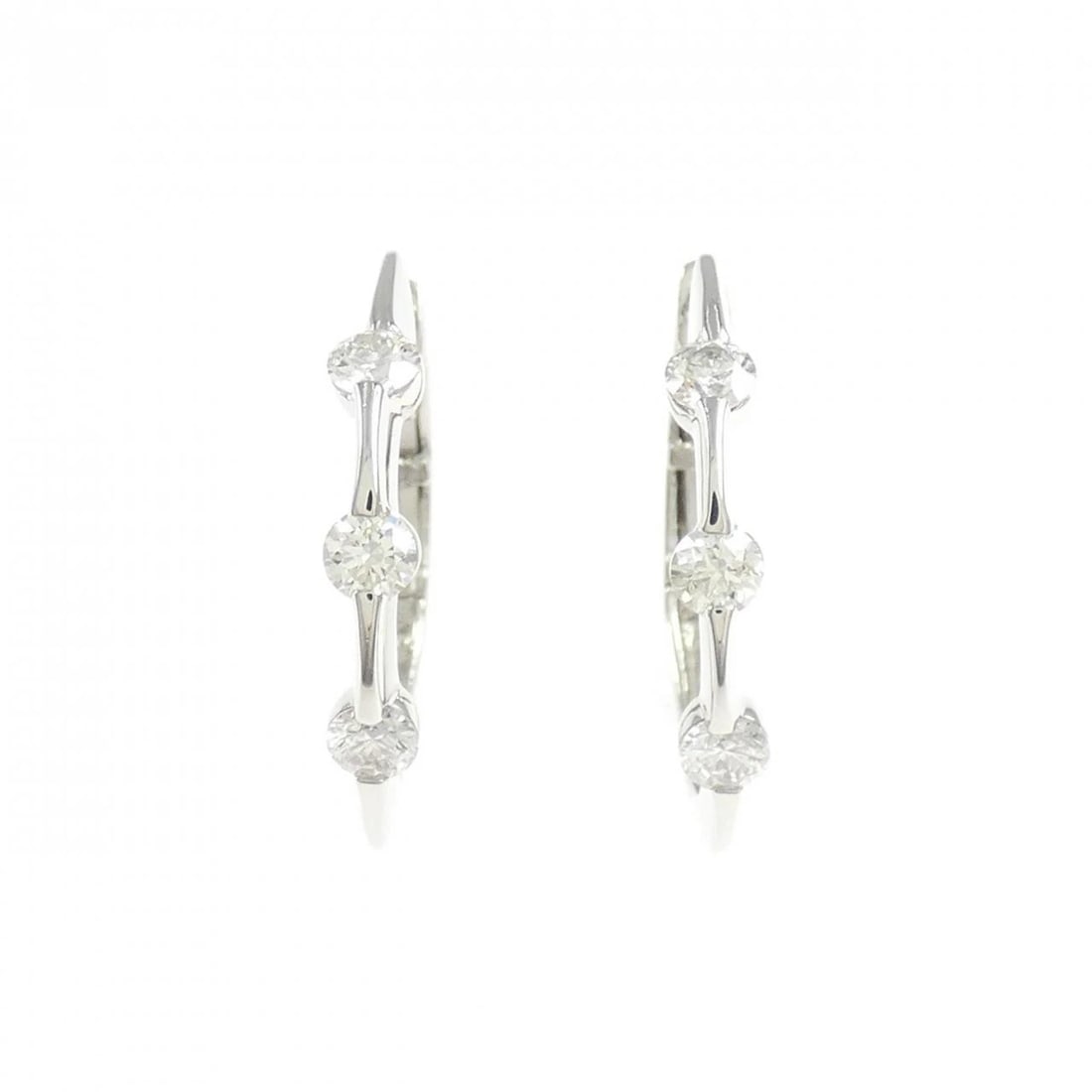 PT900 DIAMOND PIERCE: PT900 Diamond Pierce Brand: Unbranded Type/Style: Diamond Pierce/Earring Material: PT900, Color: PT Size: Actual Size Approx. length x width: 19.8mm x 2.8mm Accessories: None Accessories Notice: When
