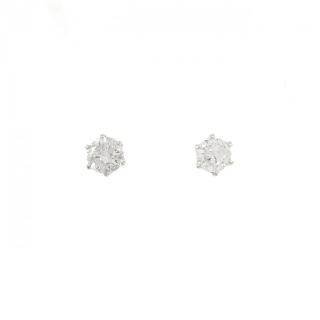 PT900 SOLITAIRE DIAMOND PIERCE: PT900 Solitaire Diamond Pierce Brand: Unbranded Type/Style: Diamond Pierce/Earring Material: PT900, Color: PT Size: Actual Size Approx. height x width: 5.9mm x 5.2mm Accessories: None Accessories