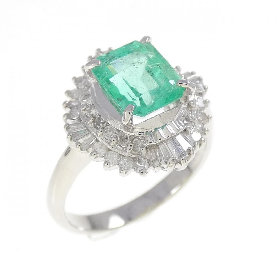 PT900 EMERALD RING: PT900 Emerald Ring Brand: Unbranded Type/Style: Emerald Ring Material: PT900, Main Stone Emerald Color: PT Size: US6 1/4 Accessories: None Accessories Notice: When purchasing pre-owned goo