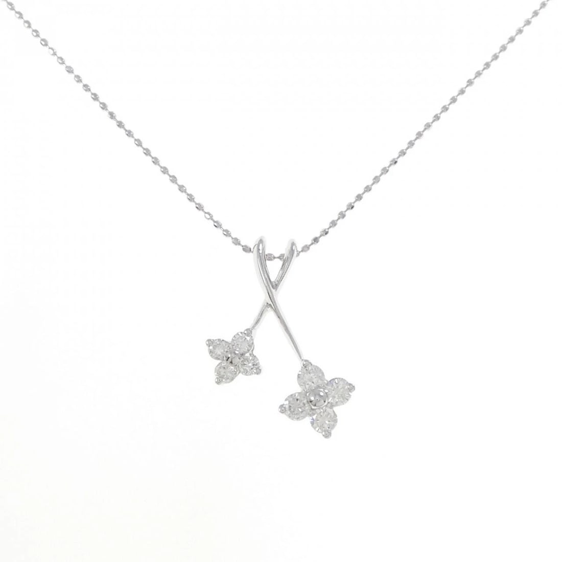 750WG/K18WG FLOWER DIAMOND NECKLACE: 750WG/K18WG Flower Diamond Necklace Brand: Unbranded Type/Style: Diamond Necklace Material: K18WG, Color: WG Size: Size Length 40cm Accessories: None Accessories Notice: When purchasing pre-owned