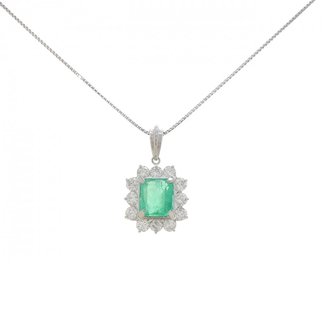 PT900/PT850 EMERALD NECKLACE: PT900/PT850 Emerald Necklace Brand: Unbranded Type/Style: Emerald Necklace Material: PT900/PT850, Main Stone Emerald Color: PT Size: Size Length 45cm Accessories: None Accessories Notice: When