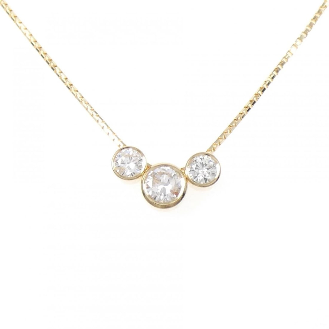 K18YG THREE-STONE DIAMOND NECKLACE: K18YG Three-Stone Diamond Necklace Brand: Unbranded Type/Style: Diamond Necklace Material: K18YG, Color: YG Size: Size Length 40cm Accessories: None Accessories Notice: When purchasing pre-owned