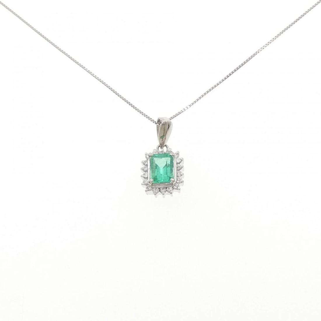 PT900/PT850 EMERALD NECKLACE: PT900/PT850 Emerald Necklace Brand: Unbranded Type/Style: Emerald Necklace Material: PT900/PT850, Main Stone Emerald Color: PT Size: Size Length 45cm Accessories: None Accessories Notice: When