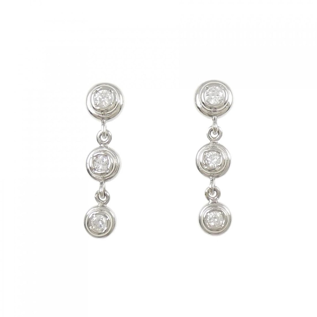 PT850/PT900 DIAMOND PIERCE: PT850/PT900 Diamond Pierce Brand: Unbranded Type/Style: Diamond Pierce/Earring Material: PT900/PT850, Color: PT Size: Actual Size Approx. height x width: 20.1mm x 5.3mm Accessories: None A
