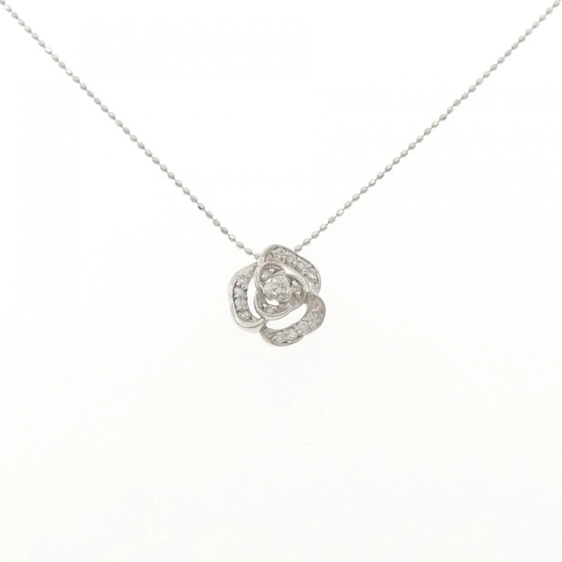 K18WG ROSE DIAMOND NECKLACE: K18WG Rose Diamond Necklace Brand: Unbranded Type/Style: Diamond Necklace Material: K18WG, Color: WG Size: Size Length 40cm Accessories: None Accessories Notice: When purchasing pre-owned goods,
