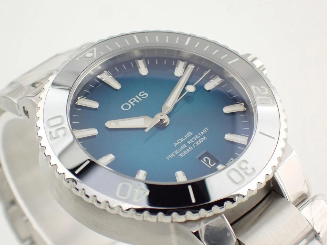 ORIS WATCH AQUIS DATE AUTOMATIC WATCH: Oris Watch Aquis Date Automatic Watch Brand: ORIS Type/Style: Wristwatch Material: SS Color: BLUE DIAL Size: Case size: 39.5mm Wrist size: 20.5cm Accessories: None Accessories Notice: When purchasing