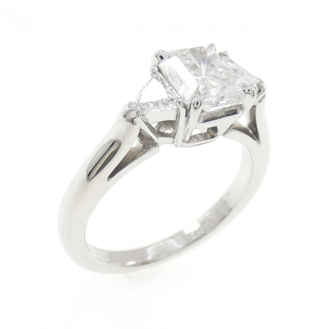 TIFFANY&CO. DIAMOND RING: TIFFANY&Co. Diamond Ring Brand: TIFFANY&Co. Type/Style: TIFFANY & Co. Ring Material: Platinum950, Main Stone Natural Color: Platinum Size: US4 1/4 Accessories: None Accessories Notice: Whe