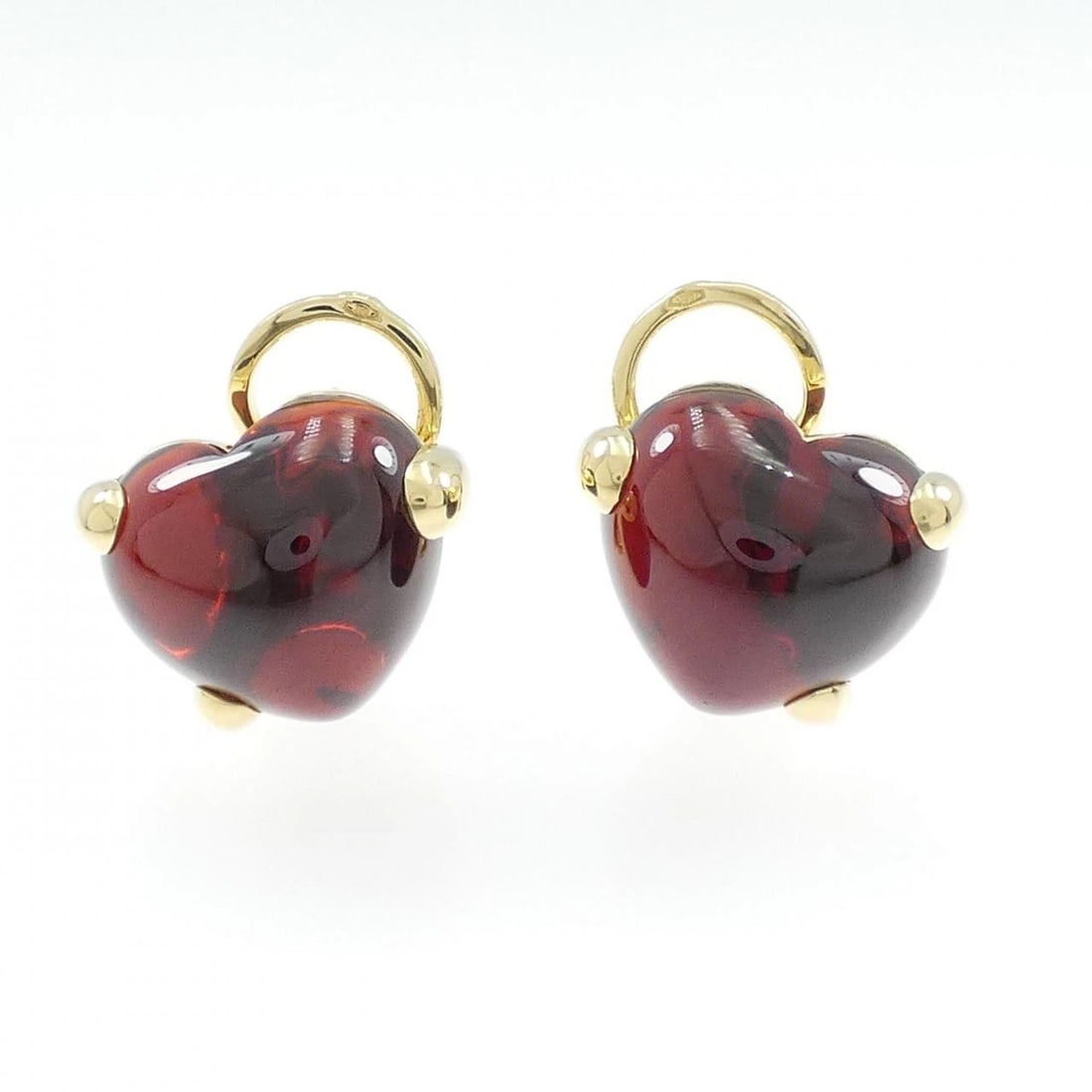 POMELLATO GRIFFHEART PIERCE: Pomellato Griffheart Pierce Brand: Pomellato Type/Style: Pomellato Pierce/Earring Material: 750 yellow gold, Color: yellow gold Size: Approximate dimensions: 17.9mm (height) x 18.8mm (width)