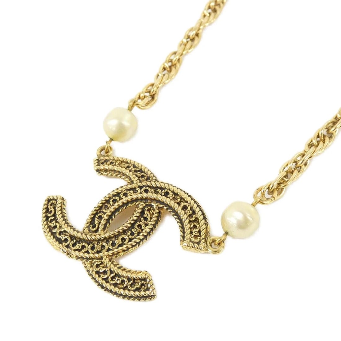 CHANEL NECKLACE: Chanel Necklace Brand: CHANEL Type/Style: Chanel Necklace Material: Fake pearl, Color: WHITE / GOLD Metal Size: Length: 40 cm Top Width x Height: 4 cm x 2.9 cm Accessories: None Accessorie