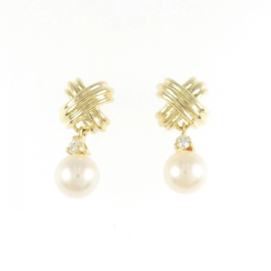 TIFFANY&CO. SIGNATURE PEARL DROP PIERCE: TIFFANY&Co. Signature Pearl Drop Pierce Brand: TIFFANY&Co. Type/Style: TIFFANY&Co. Pierce/Earring Material: 750 yellow gold, Main Stone Secondary Stone Natural Color: yellow gold Size: Approximate