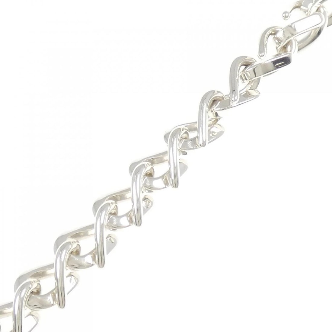 TIFFANY & CO. FORGED MEDIUM BRACELET: TIFFANY & Co. Forged Medium Bracelet Brand: TIFFANY&Co. Type/Style: TIFFANY & Co. Bracelet Material: 925Silver, Color: Silver Size: 20cm Max width approx.: 12.0mm Accessories: None Accesso