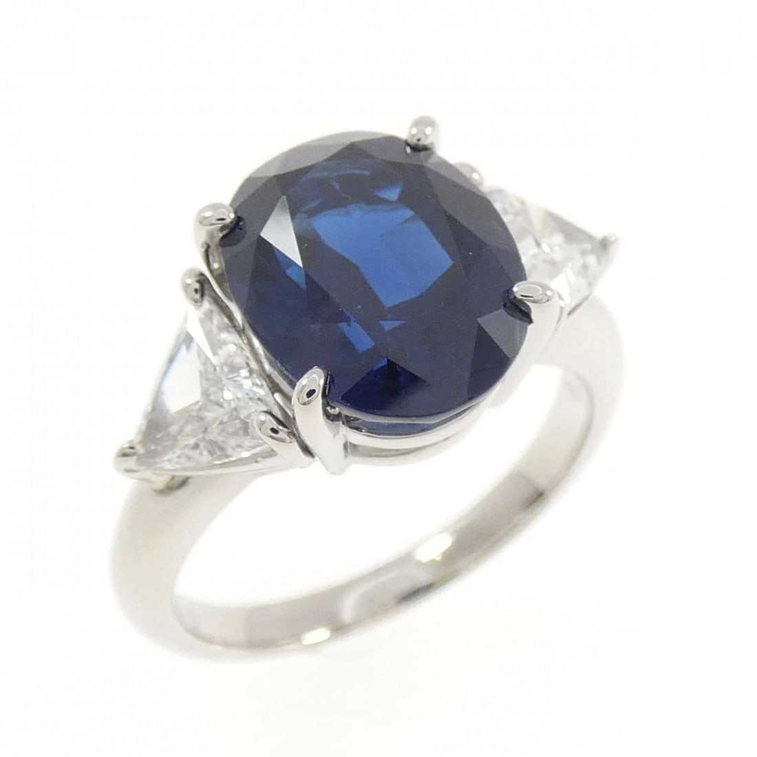 TASAKI SAPPHIRE RING: TASAKI Sapphire Ring Brand: TASAKI Type/Style: Tasaki Ring Material: Platinum900, Main Stone Sapphire Color: Platinum Size: US6 1/2 Accessories: None Accessories Notice: When purchasing pr