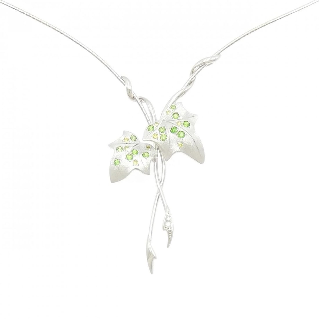 MIKIMOTO DEMANTOID GARNET NECKLACE: Mikimoto Demantoid Garnet Necklace Brand: MIKIMOTO Type/Style: Mikimoto Necklace Material: K18 white gold, Color: white gold Size: 47cm Pendant length approx. x width approx.: 72.5mmx37.2mm Chain