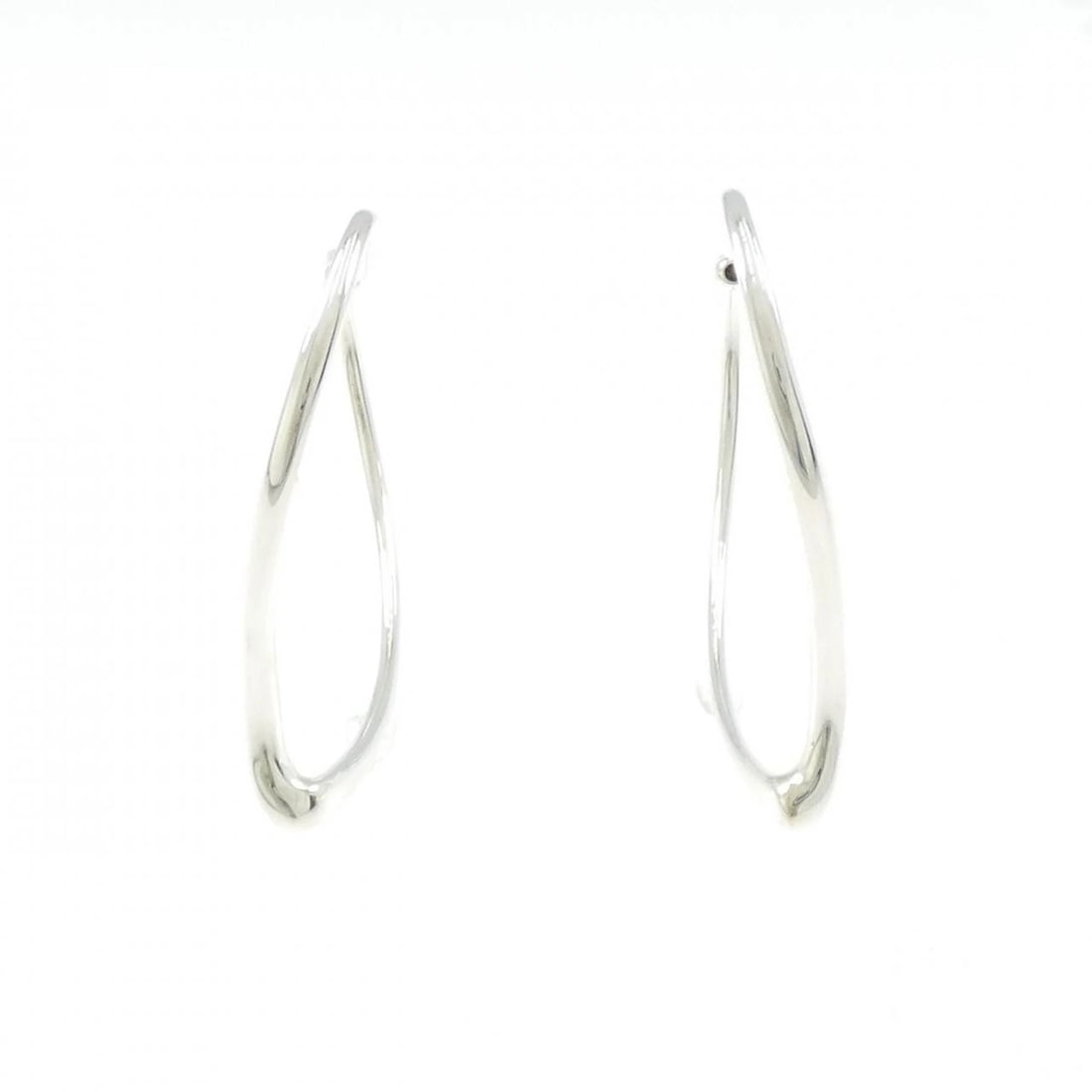 TIFFANY & CO. OPEN HEART HOOP EARRINGS: TIFFANY & Co. Open Heart Hoop Earrings Brand: TIFFANY&Co. Type/Style: TIFFANY&Co. Pierce/Earring Material: 925Silver, Color: Silver Size: Approximate dimensions (height x width): 40.2cm x 5.5cm Ac
