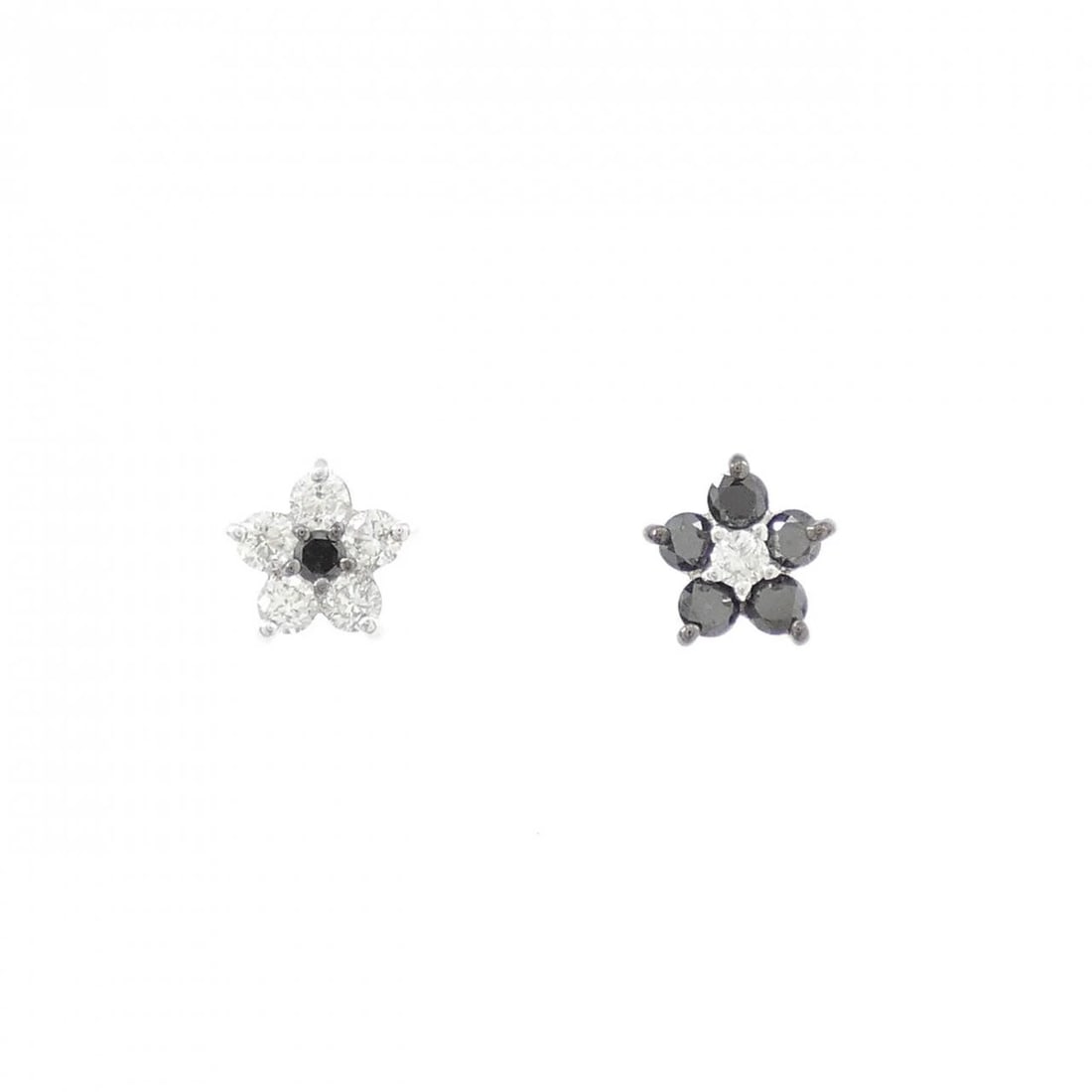 PONTE VECCHIO DIAMOND PIERCE: Ponte Vecchio Diamond Pierce Brand: Ponte Vecchio Type/Style: Ponte Vecchio Pierce/Earring Material: K18 white gold, Main Stone Natural Color: white gold Size: Approx. height x width: 6.2mm x 6.7mm