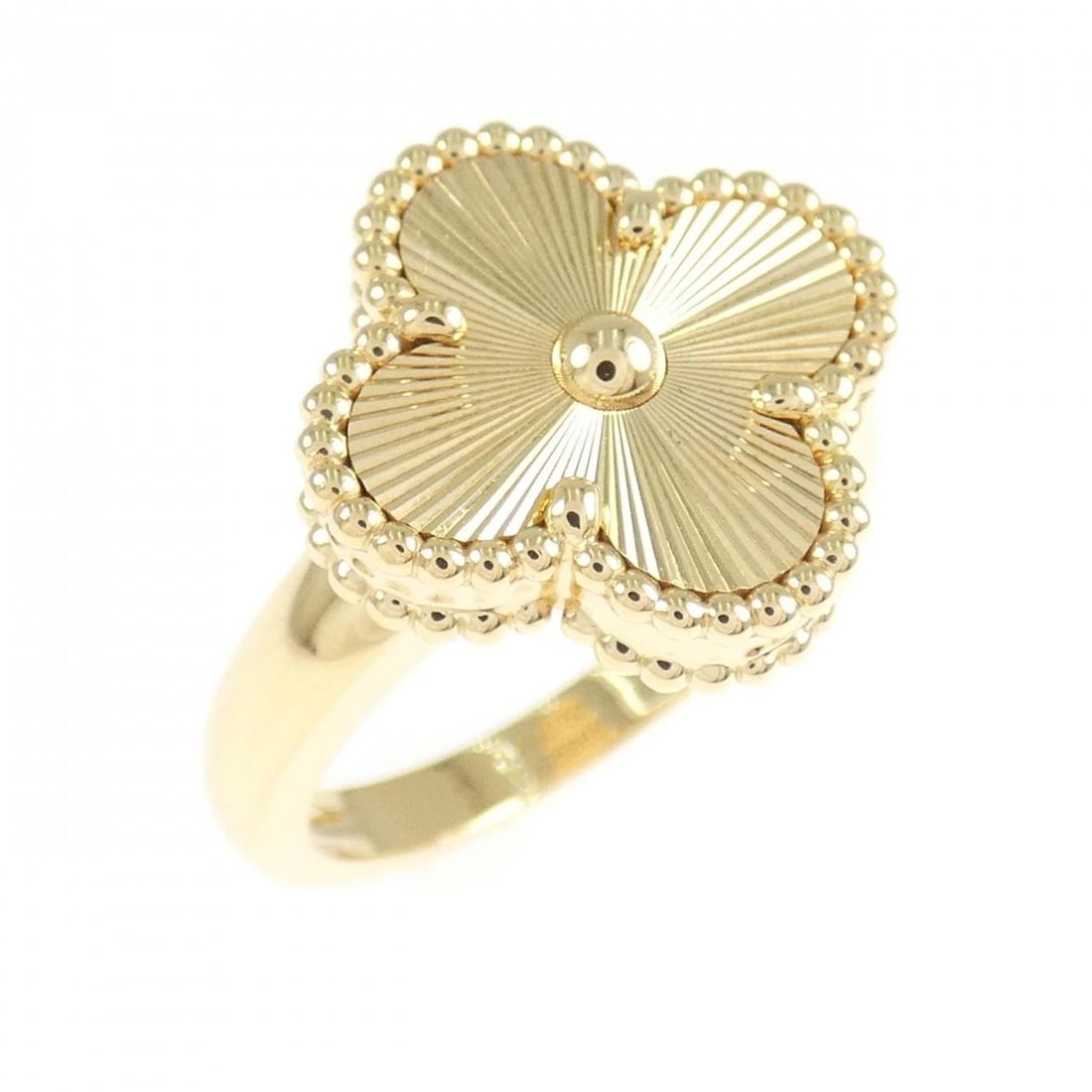 VAN CLEEF & ARPELS ALHAMBRA RING: Van Cleef & Arpels Alhambra Ring Brand: Van Cleef & Arpels Type/Style: Van Cleef & Arpels Ring Material: 750 yellow gold, Color: yellow gold Size: US5 3/4(51) Accessories: None Accessories