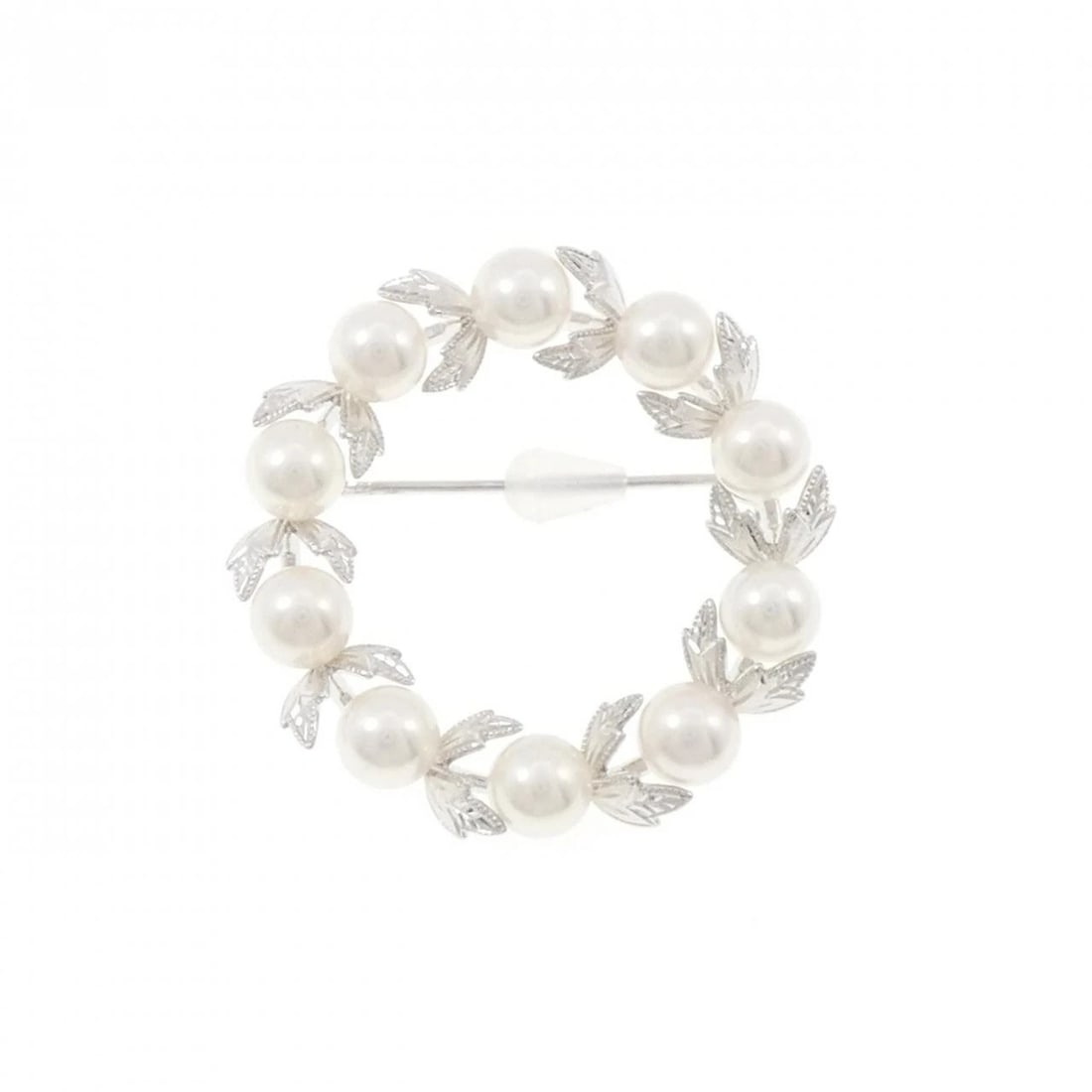 MIKIMOTO AKOYA PEARL BROOCH: Mikimoto Akoya Pearl Brooch Brand: MIKIMOTO Type/Style: MIKIMOTO Pendant/Brooch Material: Silver, Color: Silver Size: Approx. length x width: 33.6mm x 34.5mm Accessories: None Accessories