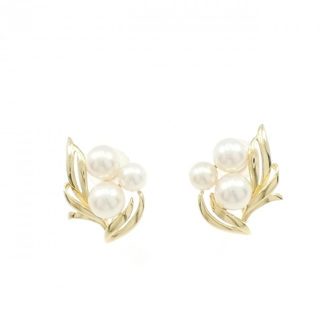 MIKIMOTO AKOYA PEARL EARRING: Mikimoto Akoya Pearl Earring Brand: MIKIMOTO Type/Style: MIKIMOTO Pierce/Earring Material: K18 yellow gold, Color: yellow gold Size: Approximate dimensions (height x width): 18.6mm x 16.1mm