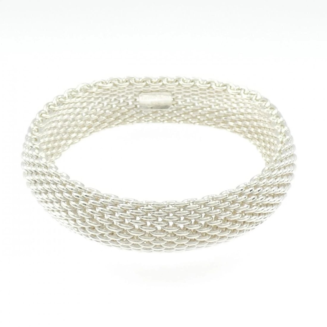 TIFFANY & CO. SOMERSET BANGLE: TIFFANY & Co. Somerset Bangle Brand: TIFFANY&Co. Type/Style: TIFFANY & Co. Bracelet Material: 925Silver, Color: Silver Size: 18.5cm Max width approx: 15.7mm Accessories: None Accessories Notice: When