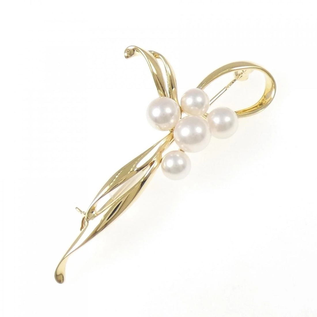 MIKIMOTO AKOYA PEARL BROOCH: Mikimoto Akoya Pearl Brooch Brand: MIKIMOTO Type/Style: MIKIMOTO Pendant/Brooch Material: K18 yellow gold, Color: yellow gold Size: Approximate dimensions (height x width): 52.2mm x 23.0mm Accesso