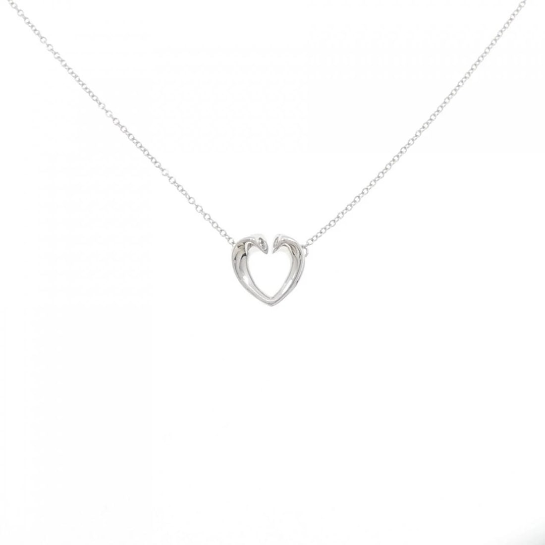 TIFFANY & CO. TENDERNESS NECKLACE: TIFFANY & Co. Tenderness Necklace Brand: TIFFANY&Co. Type/Style: TIFFANY&Co. Necklace Material: 750 white gold, Main Stone Natural Color: white gold Size: 40cm Pendant length approx. x width approx.:
