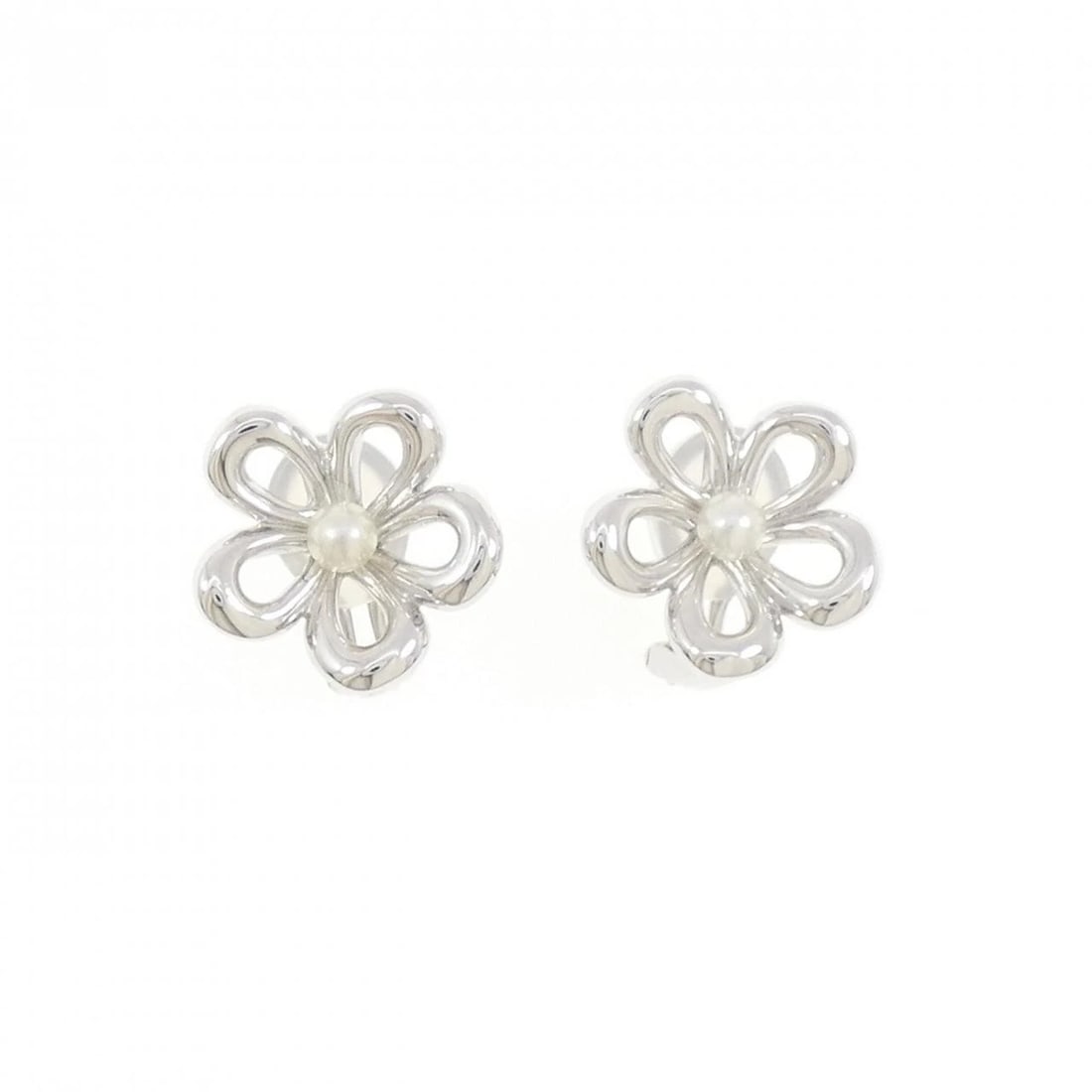 MIKIMOTO AKOYA PEARL EARRINGS: Mikimoto Akoya Pearl Earrings Brand: MIKIMOTO Type/Style: MIKIMOTO Pierce/Earring Material: K18 white gold, Color: white gold Size: Approximate dimensions (height x width): 15.1cm x 15.2cm Accesso