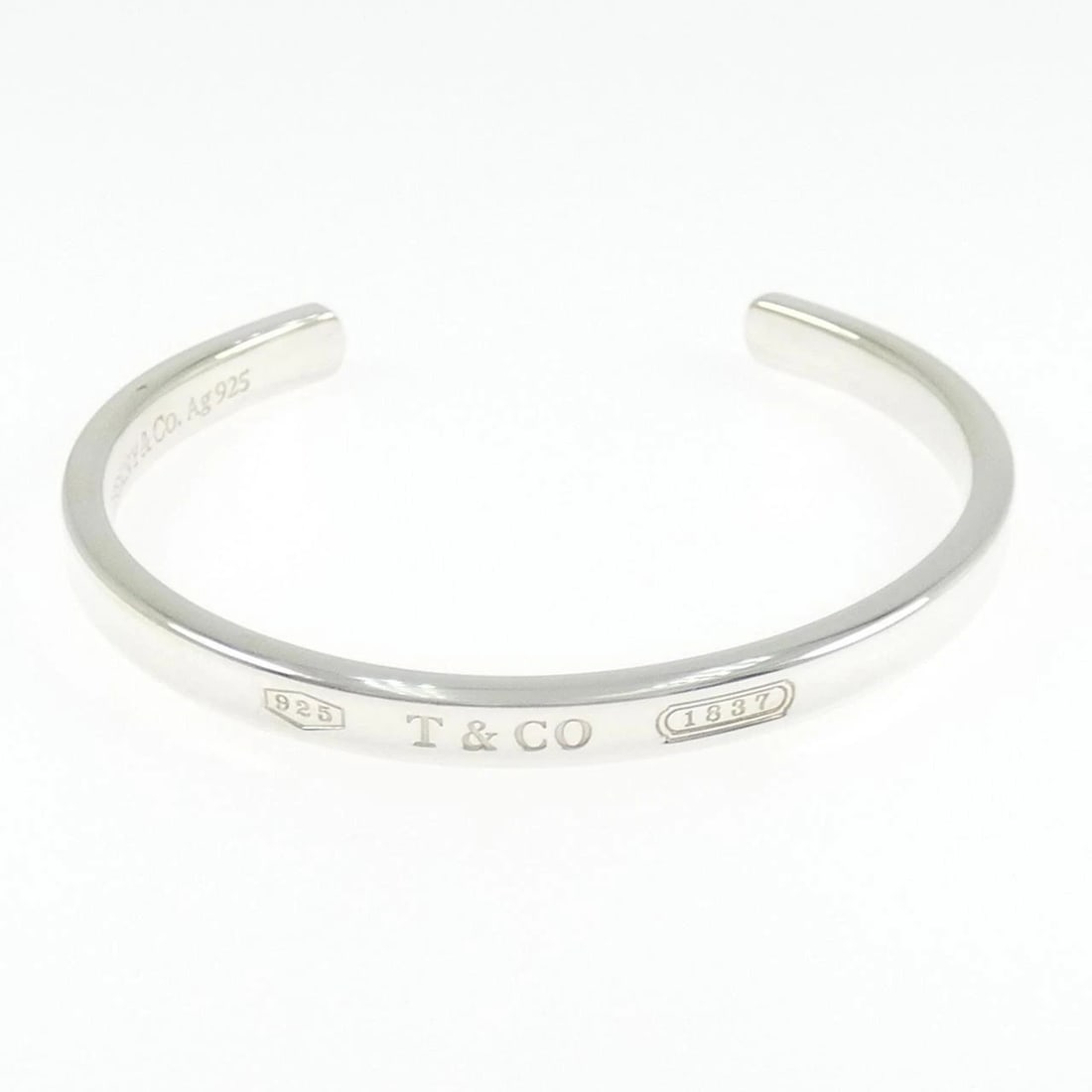 TIFFANY & CO. BANGLE: TIFFANY & Co. Bangle Brand: TIFFANY&Co. Type/Style: TIFFANY & Co. Bracelet Material: 925Silver, Color: Silver Size: 15cm Max width approx: 4.9mm Accessories: None Accessories Notice: When purchasing