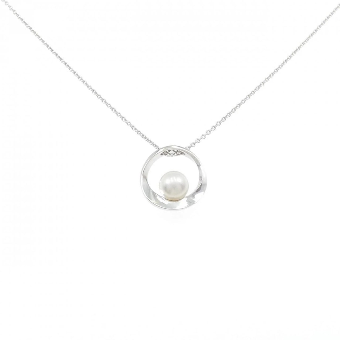 MIKIMOTO AKOYA PEARL NECKLACE: Mikimoto Akoya Pearl Necklace Brand: MIKIMOTO Type/Style: Mikimoto Necklace Material: K18 white gold, Color: white gold Size: 43cm Pendant length approx. x width approx.: 16.5mmx16.2mm Chain maximum w