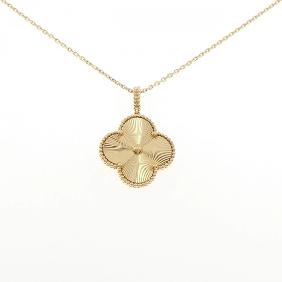 VAN CLEEF & ARPELS MAGIC ALHAMBRA NECKLACE: Van Cleef & Arpels Magic Alhambra Necklace Brand: Van Cleef & Arpels Type/Style: Van Cleef & Arpels Necklace Material: 750 yellow gold, Color: yellow gold Size: 82?90cm Pendant length approx. x width