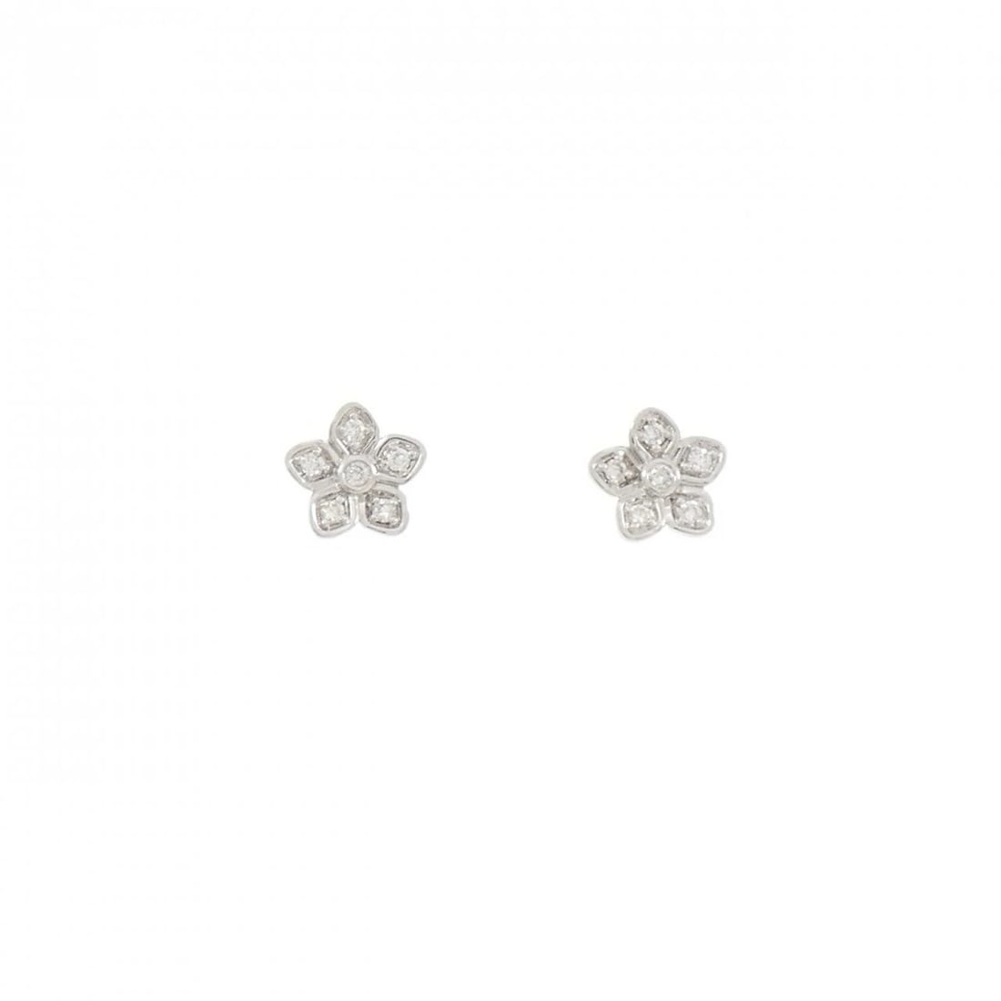 GRAFF WILDFLOWER PETIT PIERCE: Graff Wildflower Petit Pierce Brand: GRAFF Type/Style: Graph Pierce/Earring Material: 750 white gold, Main Stone Natural Color: white gold Size: Approx. height x width: 6.4mm x 6.6mm Accessories: