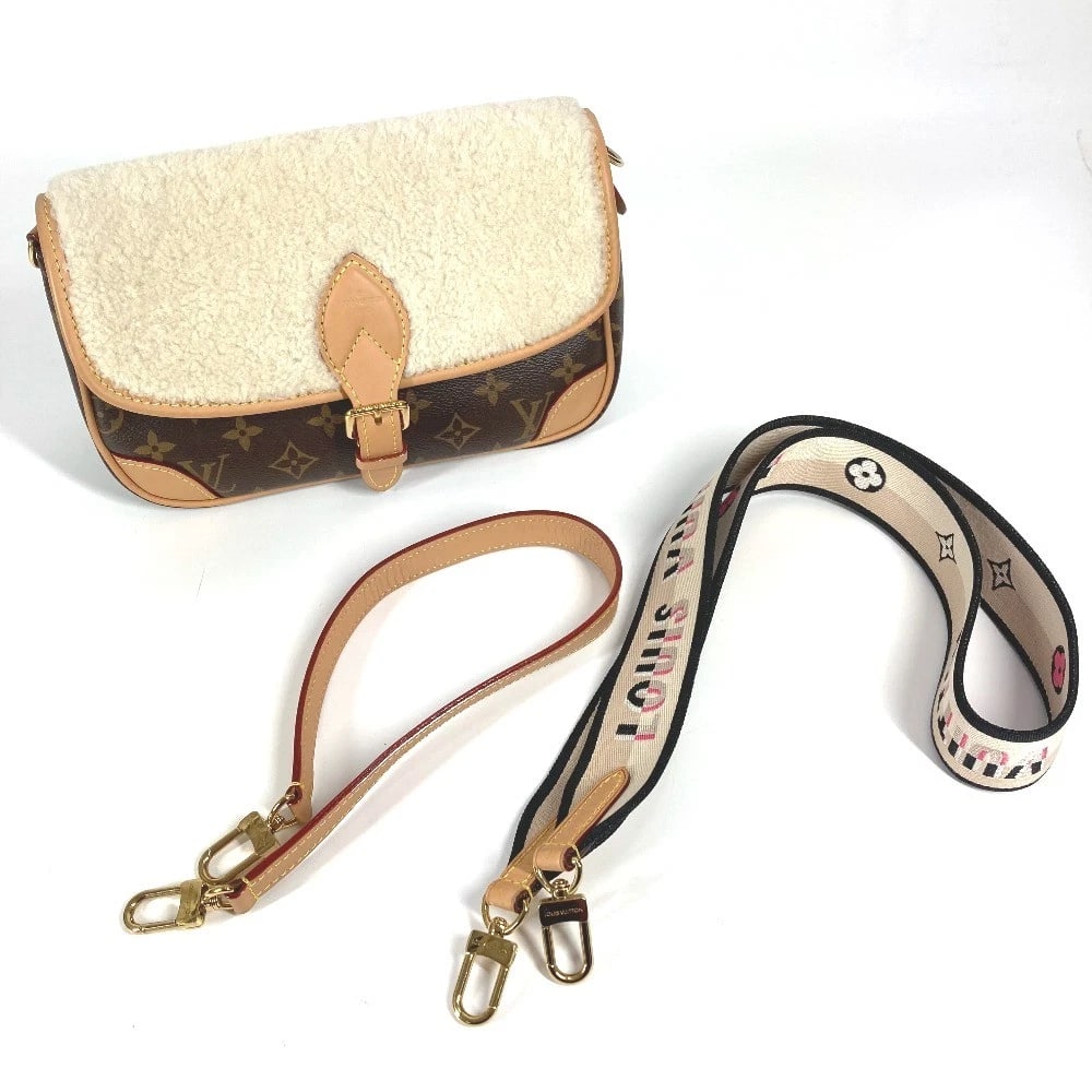 LOUIS VUITTON MONOGRAM DIANE NM PM BAG: LOUIS VUITTON Monogram Diane NM PM Bag Brand: Outlet Type/Style: Shoulder bag Material: Monogram Canvas /Bore Color: Brown Size: W9.6xH6.7xD3.5inch / W24.5cmxH17cmxD9cm Accessories: None A