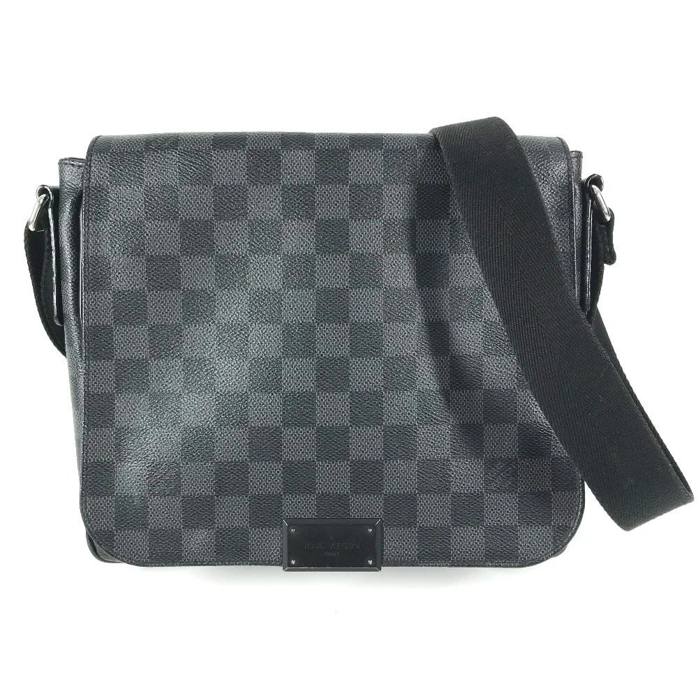 LOUIS VUITTON DAMIER GRAPHITE SHOULDER BAG: LOUIS VUITTON Damier Graphite Shoulder Bag Brand: Louis Vuitton Type/Style: Shoulder Bag Material: DamierGraphiteCanvas Color: Black Size: W9.1xH8.7xD2.4inch / W23cmxH22cmxD6cm Accessories: None