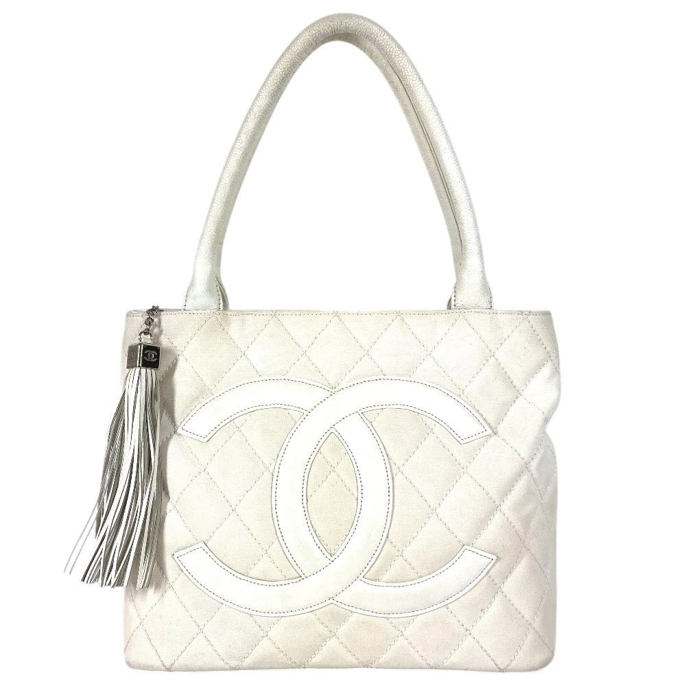 CHANEL CC LOGO QUILTED MATELASSE REISSUE TOTE BAG: CHANEL CC Logo Quilted Matelasse Reissue Tote Bag Brand: CHANEL Type/Style: Shoulder Bag Material: leather/ canvas Color: white Size: W11.6xH9.4xD5.7inch / W29.5cmxH24cmxD14.5cm Accessories: None
