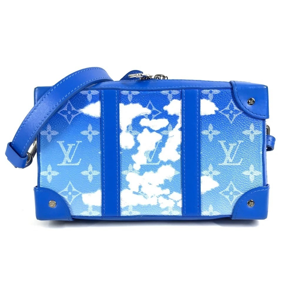 LOUIS VUITTON MONOGRAM CLOUDS SOFT TRUNK POCHETTE: LOUIS VUITTON Monogram Clouds Soft Trunk Pochette Brand: Louis Vuitton Type/Style: Shoulder Bag Material: Leather Color: blue x White Size: W8.7xH4.9xD1.8inch / W22cmxH12.5cmxD4.5cm Accessories: N