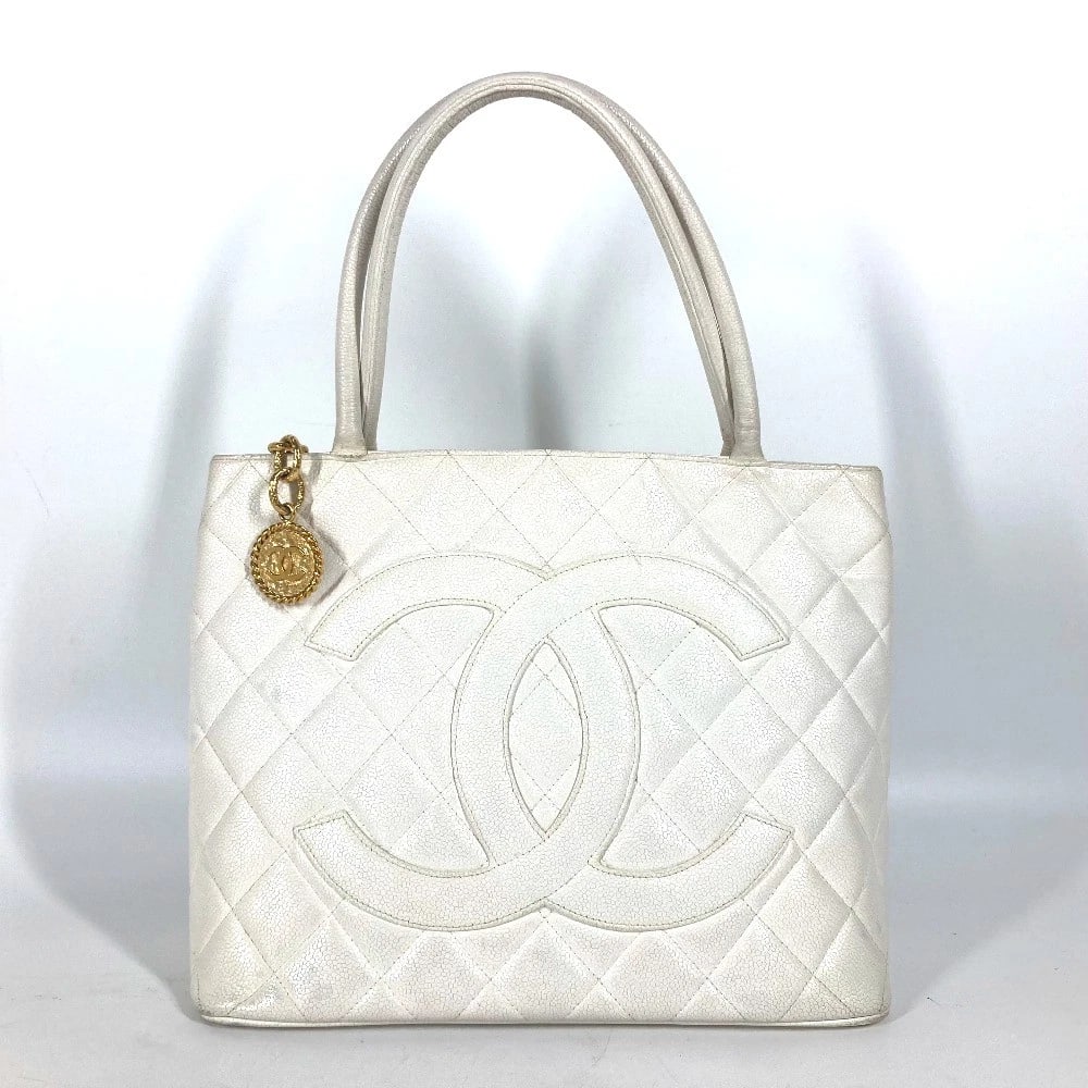 CHANEL QUILTED MATELASSE CC CC MARK REISSUE TOTE SHOULDER BAG: CHANEL Quilted Matelasse CC CC Mark Reissue Tote Shoulder Bag Brand: CHANEL Type/Style: Tote Bag Material: Caviar Leather Color: white/ Gold Hardware Size: W11.6xH9.4xD5.7inch / W29.5cmxH24cmxD14.5cm 