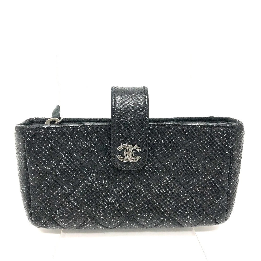 CHANEL CC MATELASSE COIN PURSE/COIN COMPARTT POUCH: CHANEL CC Matelasse coin purse/Coin Compartt Pouch Brand: CHANEL Type/Style: Pouch Material: Leader Color: Black / SilverHardware Size: W5.1xH2.8xD1.2inch / W13cmxH7cmxD3cm Accessories: None